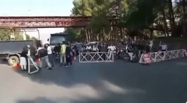 ایمان مزاری، پاکستان