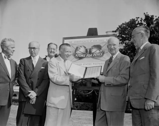 አሜሪካ የአተምስ ለሠላም የሚለውን ተነሳሽነትን የሚዘክሩ የፖስታ ቴምብሮችን አውጥታለች