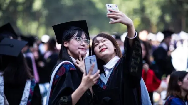 两个中国女生自拍