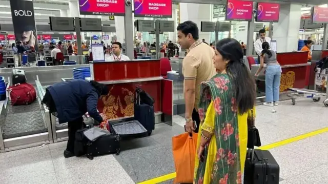 प्रत्येक देशाचे 'व्हिसा ऑन अरायव्हल'साठीचे वेगवेगळे नियम आहेत