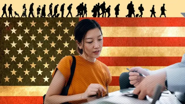 صورة للعلم الأمريكي، وامرأة تقدم وثائق هجرة خاصة بها إلى ضابط، ومهاجرون يسيرون