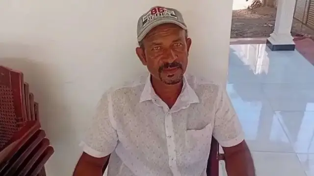 ගසේ සිටියදී ආහාර ගත් ආකාරය ද ඔහු බීබීසී දෙමළ සේවයට පැවසීය.