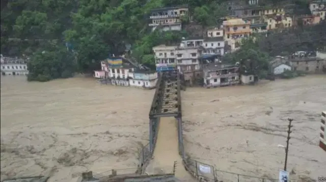 In 2013, a major flood in Kedarnath, Uttarakhand, caused a major tragedy (file photo)
2013දී, උත්තරාකාන්ඩ්හි කේදර්නාත් ප්රදේශයේ ඇති වූ මහා ගංවතුරක් හේතුවෙන් විශාල ඛේදවාචකයක් සිදුවිය (සංරක්ෂිත ඡායාරූප)