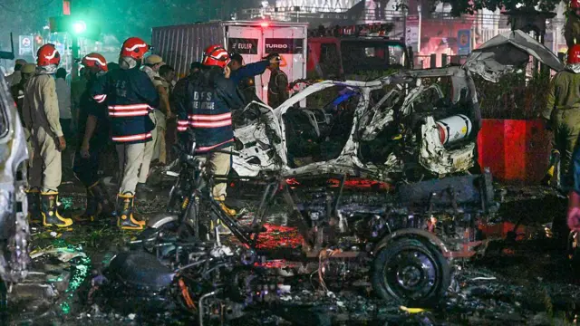 لال قلعہ کے میٹرو سٹیشن کے باہر ایک زور دار دھماکہ