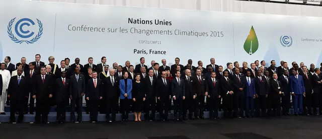 巴黎COP21上世界各国领袖拍摄“全家福”