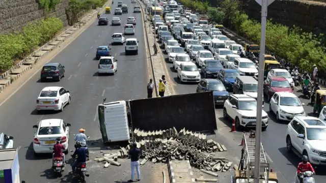 रस्ते अपघात