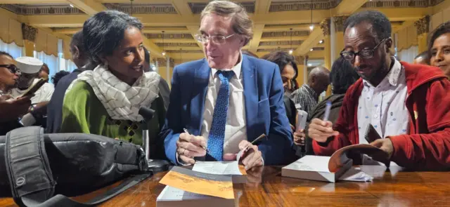 "የደብረ ሊባኖስ ጭፍጨፋ" የሚለውን መጽሐፋቸውን በስመረቁ ጊዜ