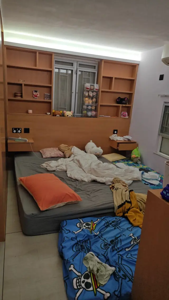 在火灾之前,李先生房间的面貌。