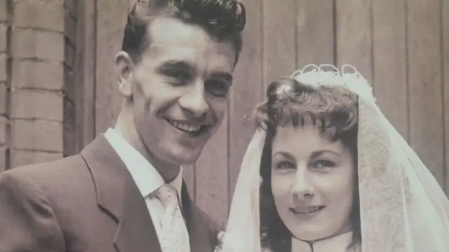 彼得的父母结婚照