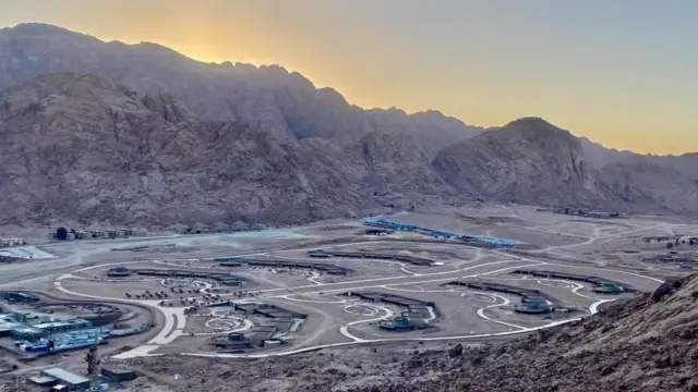 2024 मध्ये एल-राहाच्या मैदानात झालेलं बांधकाम