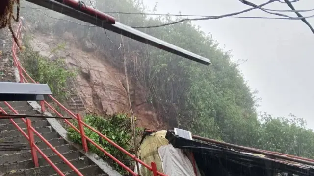 පස් කඳු කඩා වැටීම පිරිසිදු කර ඇති ආකාරය