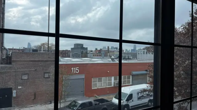 影展取消后,朱日坤每天都到放映场地坐着、放电影给自己看,作为一种静默抗议。