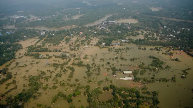 ජලගැලීම් ඇති වූ දිස්ත්රික්ක