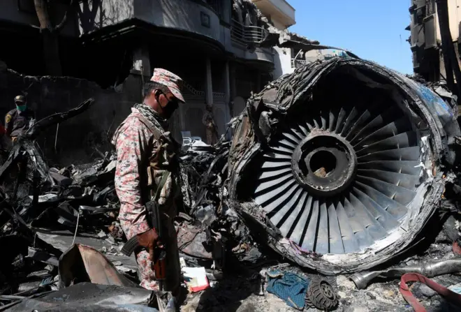 کراچی فضائی حادثہ