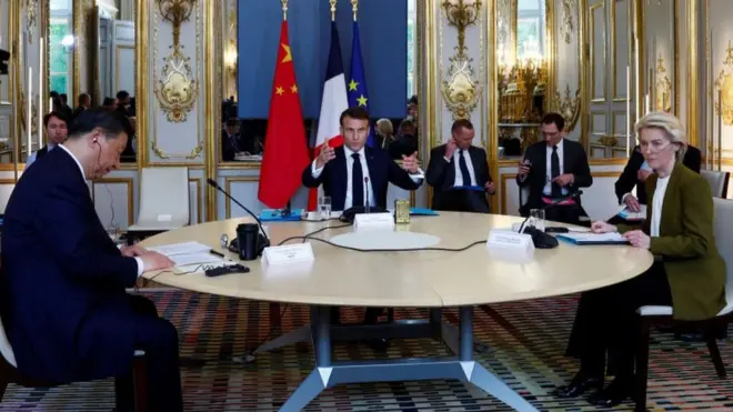 三方会谈中,马克龙和冯德莱恩共同就俄乌局势和贸易问题向习近平施压