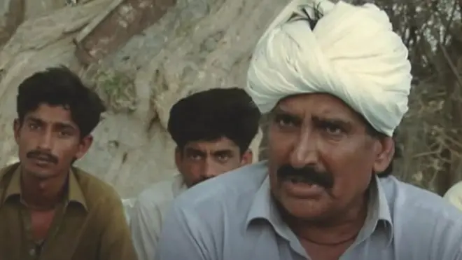 ڈھٹکی کو مارواڑی اور سندھی زبان کی بہن سمجھا جاتا ہے۔ ڈھٹکی لہجہ ہے یا مکمل زبان۔ اس پر اختلاف رائے ہے لیکن دونوں صورتوں میں اسے صحرا میں نمایاں حیثیت حاصل ہے