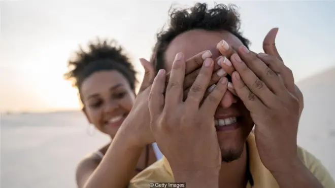 科学研究发现,我们对爱侣的看法往往很正面,评价比他们真实的一面要好很多。