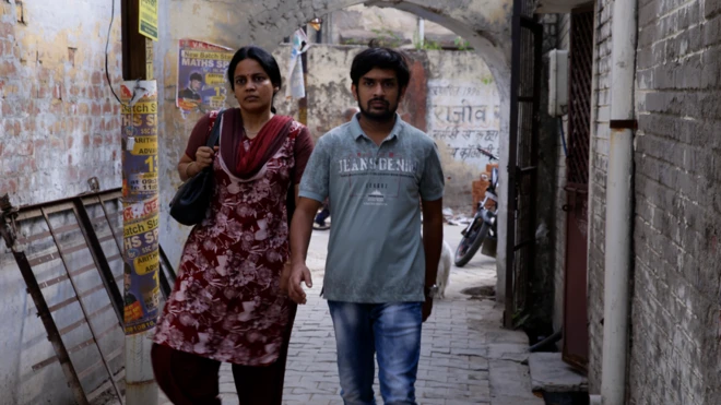 तितली ते आग्रा : कुटुंब नावाचं मिथक मोडीत काढणारे, अस्वस्थ शहरी मध्यमवर्गातल्या नात्यातलं राजकारण मांडणारे सिनेमे