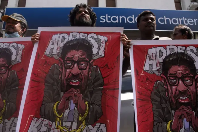 බාල ඖෂධ සම්බන්ධයෙන් හිටපු සෞඛ්ය අමාත්ය කෙහෙළිය රඹුක්වැල්ල අත්අඩංගුවට ගන්නැයි ඉල්ලා 2024 වසරේදී පැවති විරෝධතාවයක්.