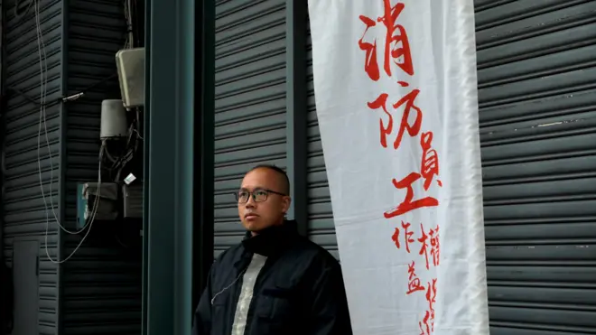 消防员黄钰翔从一场大火幸存后,致力推动台湾消防体系改革。