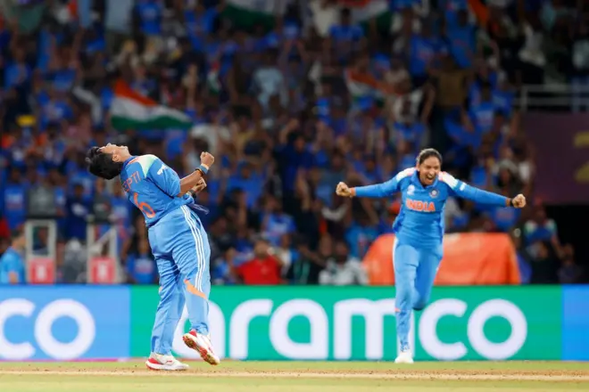 ඉන්දීය කණ්ඩායම ඉතිහාසයේ පළමු වරට කාන්තා එක් දින ක්රිකට් ලෝක ශූරයින් බවට පත් විය.