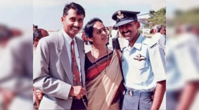 पहलगाम हल्ल्यानंतर फ्लाईट लेफ्टनंट अभिजीत गाडगीळ यांच्या आई कविता गाडगीळ यांनी देशवासीयांना पत्र लिहिलं आहे.