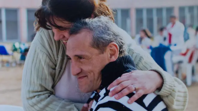 اندریا کی ملاقات الیخو سے اُس وقت ہوئی جب وہ جیل میں تھے