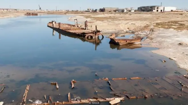 روسها مسیر رودخانههای منتهی به دریاچه آرال را برای کشت پنبه - چیزی که به "طلای سفید" ملقب بود - تغییر دادند