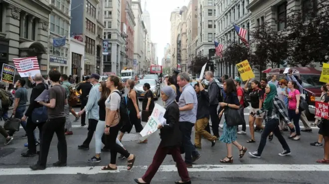 مسيرات للاحتجاج على قرار ترامب بخظر السفر من ست بلدان ذات أغلبية مسلمة