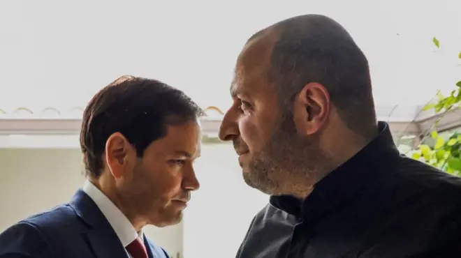 美国国务卿卢比奥(左)和乌克兰国家安全委员会秘书长鲁斯捷姆·乌梅罗夫