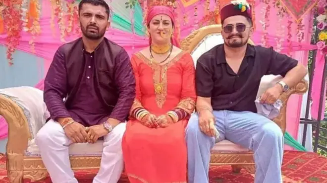 ሙሽሪት ሱኒታ ሲ እና ሙሽሮቹ ወንድማማቾች ካፒል ኤን እና ፕራዲፕ ኤን