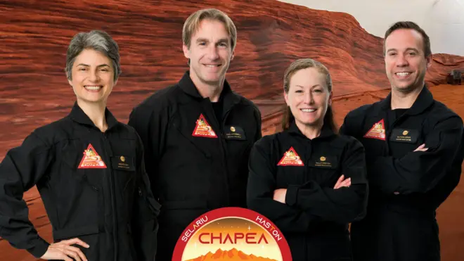 ከግራ ወደ ቀኝ፡ አንካ ሴላሪ፣ ሮስ ብሮክዌል፣ ኬሊ ሃውስተን፣ ናታን ጆንስ