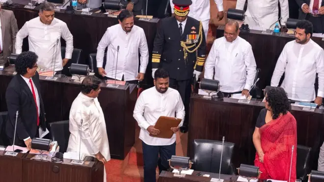 2026 වසර සඳහා වන අයවැය යෝජනා ජනාධිපති මුදල් අමාත්ය අනුර කුමාර දිසානායක විසින් අද (නොවැ: 06) පාර්ලිමේන්තුවට ඉදිරිපත් කරන ලදී.