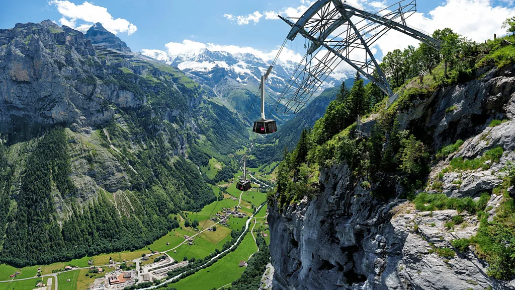 Two cable gondolas moving past each other in the Swiss Alps (Credit: Schilthorn Cableway Ltd)