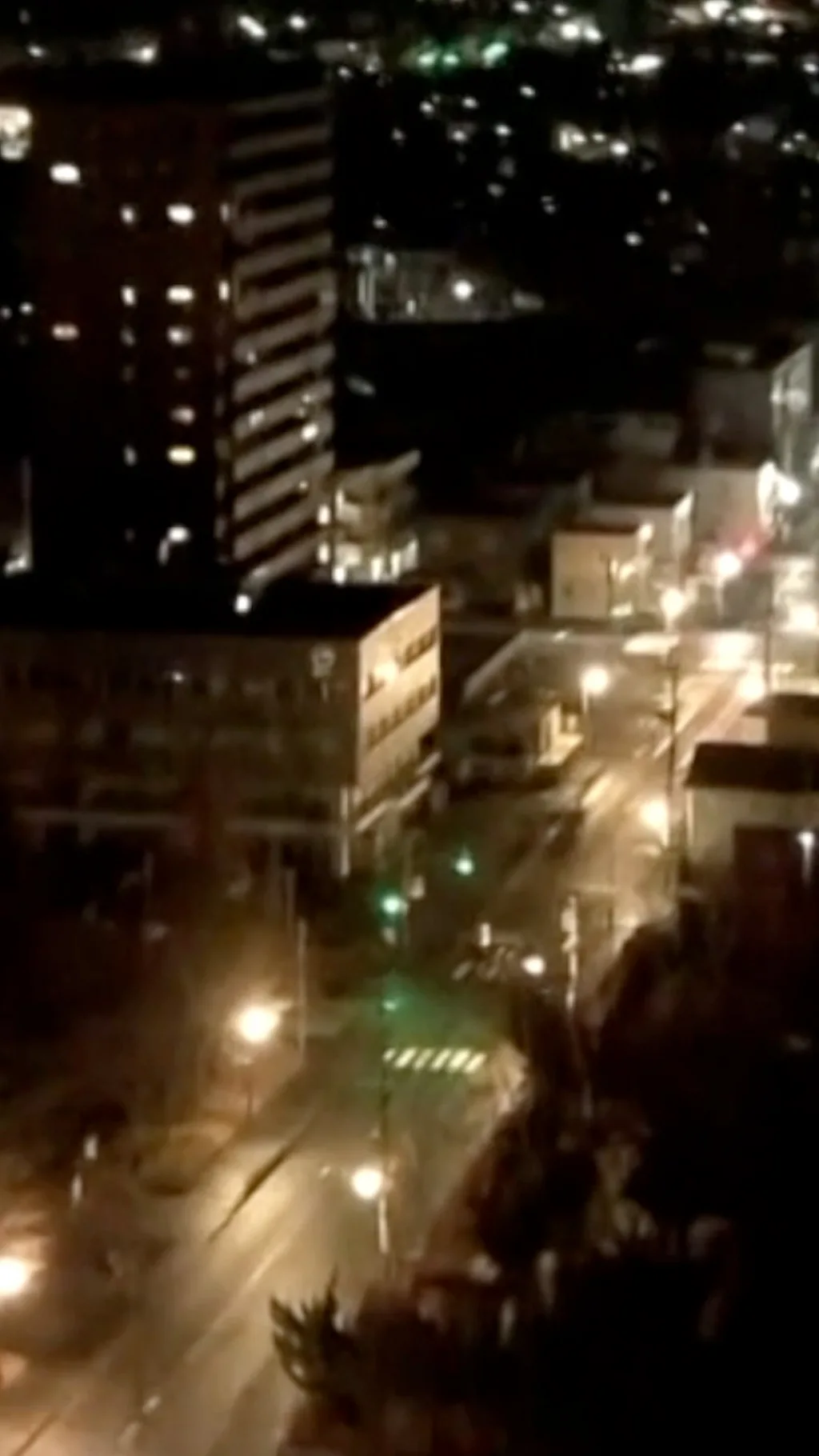 Камери зафіксували момент сильного землетрусу в Японії. Постраждало щонайменше 30 людей