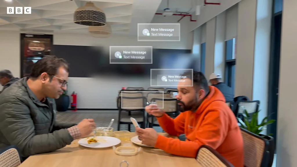 क्या आप भी खाते हुए फ़ोन देखते रहते हैं? इससे होने वाले नुकसान जान लीजिए- फिट ज़िंदगी