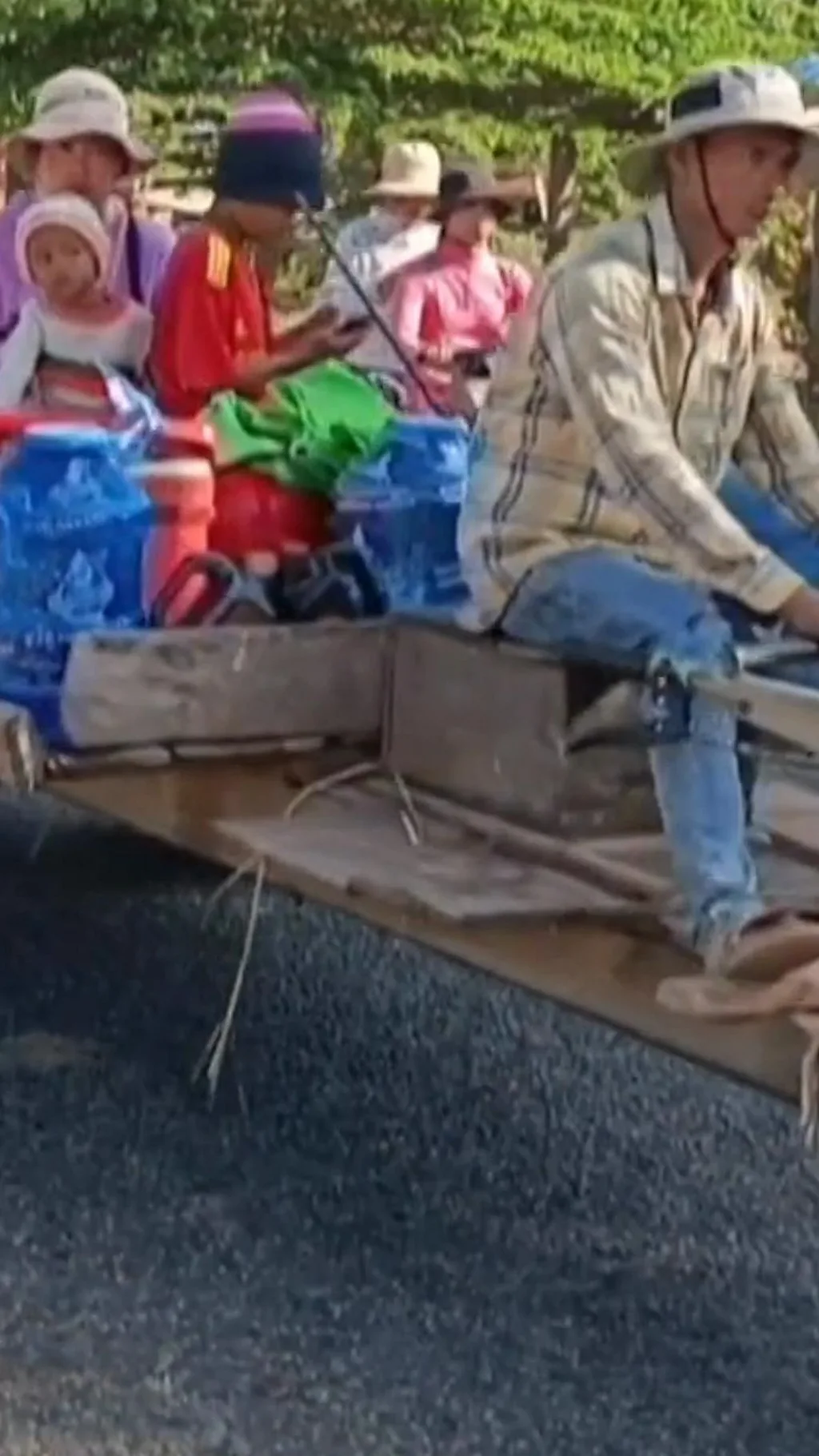 કંબોડિયા-થાઇલૅન્ડ સંઘર્ષમાં કેવી રીતે બાળકોને શાળામાંથી બહાર કઢાયાં?