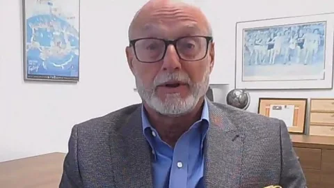 Investors await job numbers