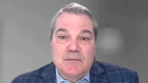 US markets edge up at open