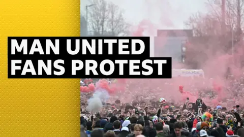 Man United fans protest