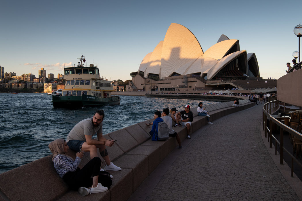 在澳洲,新學年從1月份開始,一項針對所有近期去過中國的人的入境禁令,讓許多中國學生滯留在國內。如果與冠狀病毒相關的旅行禁令阻止他們來上第一學期課程,澳洲將損失大約50億美元。