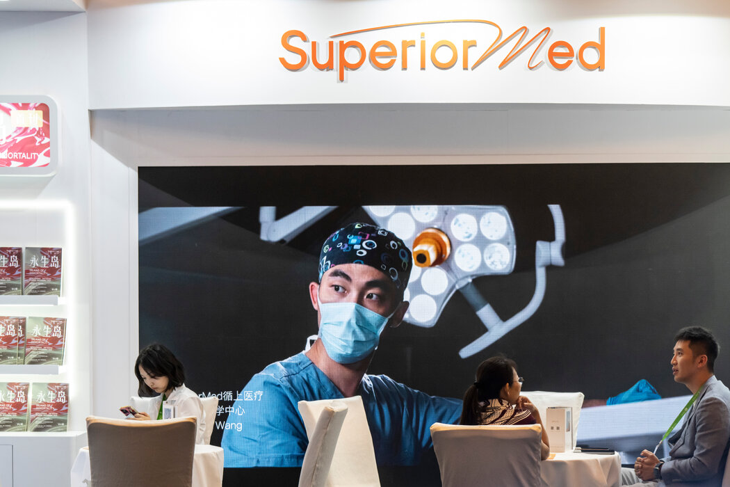 9月在上海舉辦的長壽與抗衰老會議上,一個推銷「永生島」的展位。