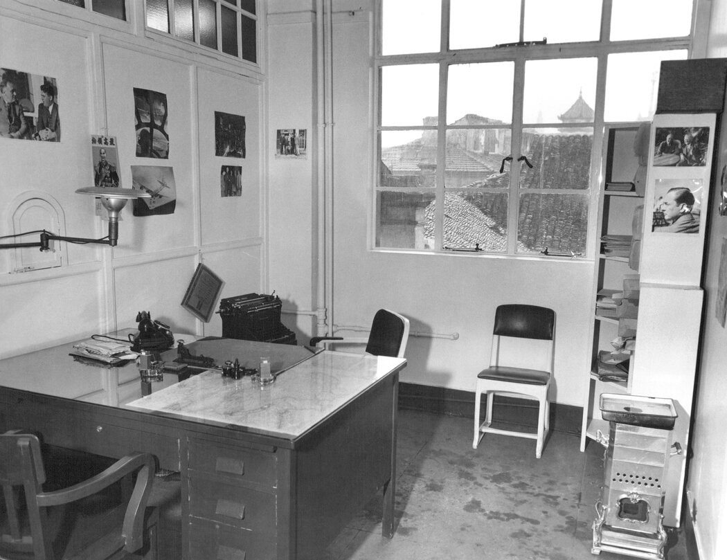 1947年,《紐約時報》上海分社的一個房間。