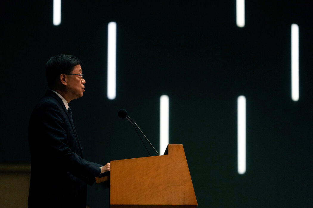 香港行政長官李家超上週二在記者會上表示,儘管發生宏福苑火災事故,他仍決定按原計劃舉行週日的選舉。他解釋稱,需要新一屆立法會協助加快火災善後工作,並推進監管改革。