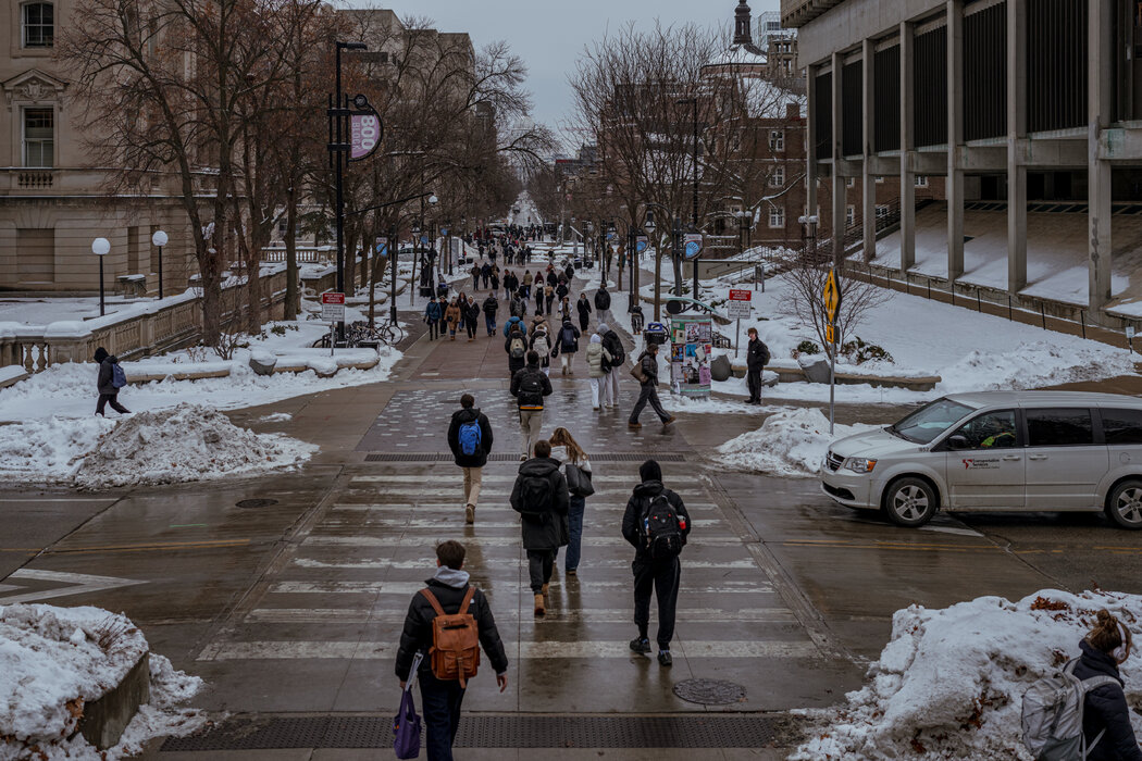 威斯康辛大學麥迪遜分校有大約8000名來自國外的學生,占其總在校生人數的15%。