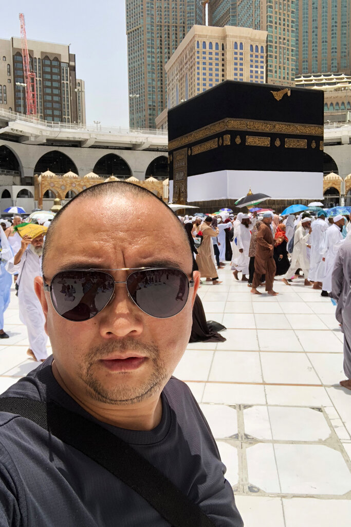 2018年,馬瑞林曾帶領一個3000人的朝覲團前往麥加。但他說自己很享受這些出行,因為他覺得是在為自己的人民服務。