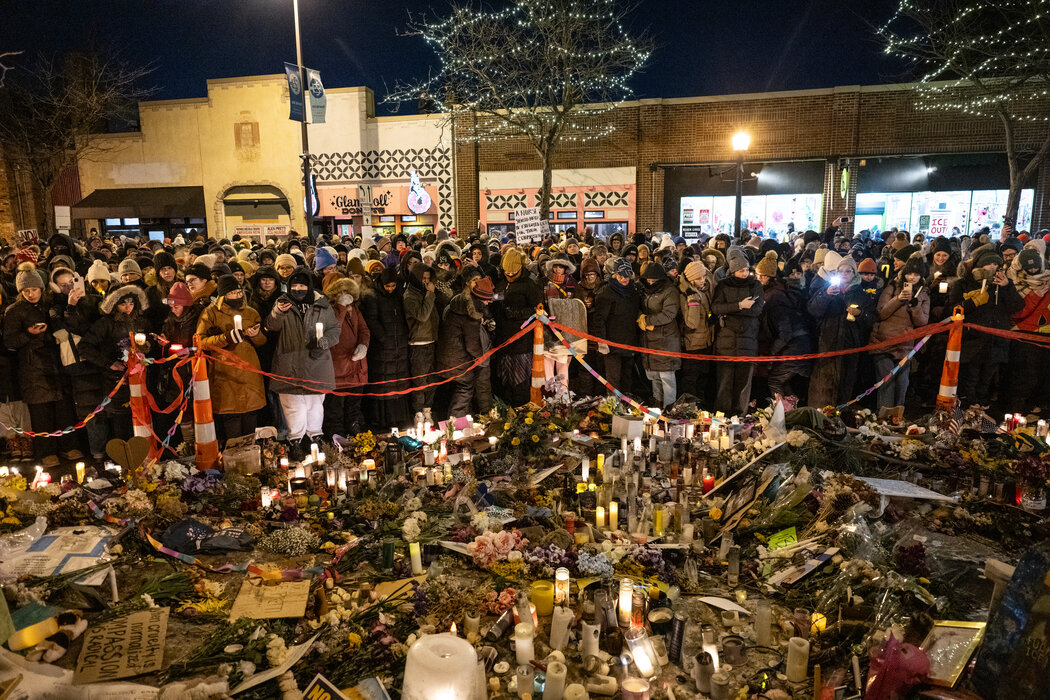 在亞歷克斯·普雷蒂遭聯邦特工槍殺的現場,四天後仍有哀悼者聚集。